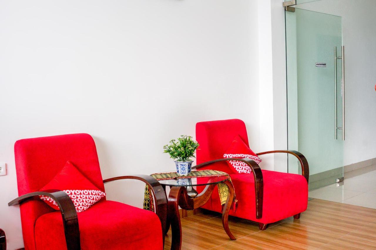 OYO 1183 Papakoel Hotel Medan Bagian luar foto