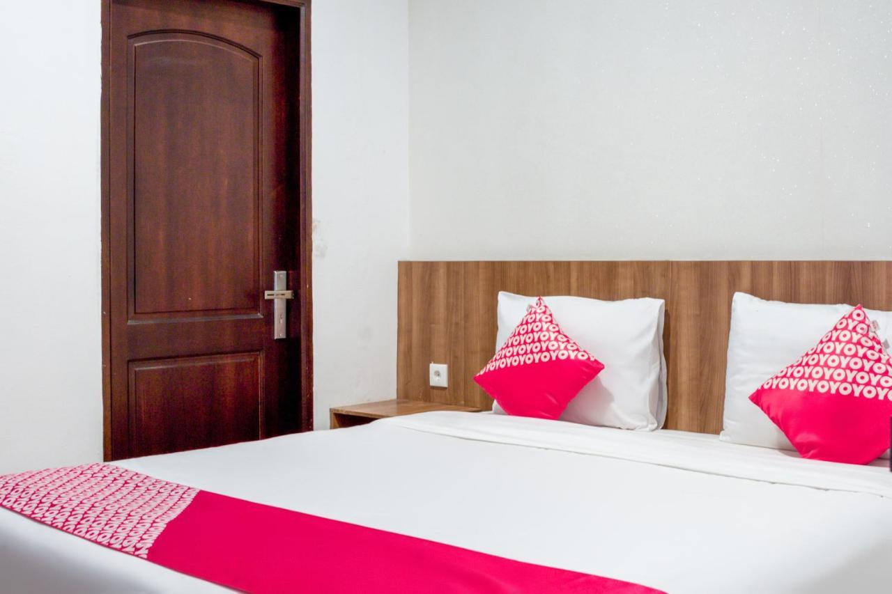 OYO 1183 Papakoel Hotel Medan Bagian luar foto
