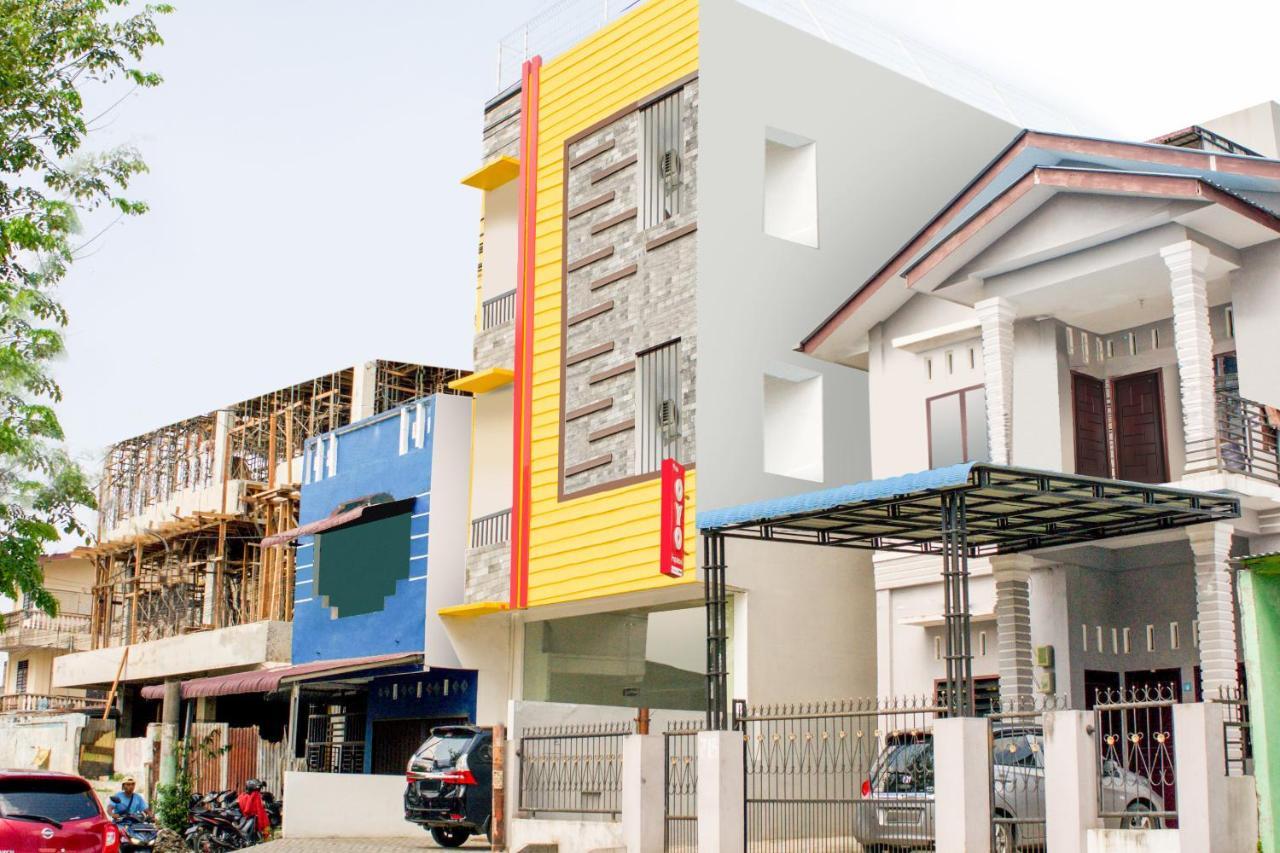 OYO 1183 Papakoel Hotel Medan Bagian luar foto