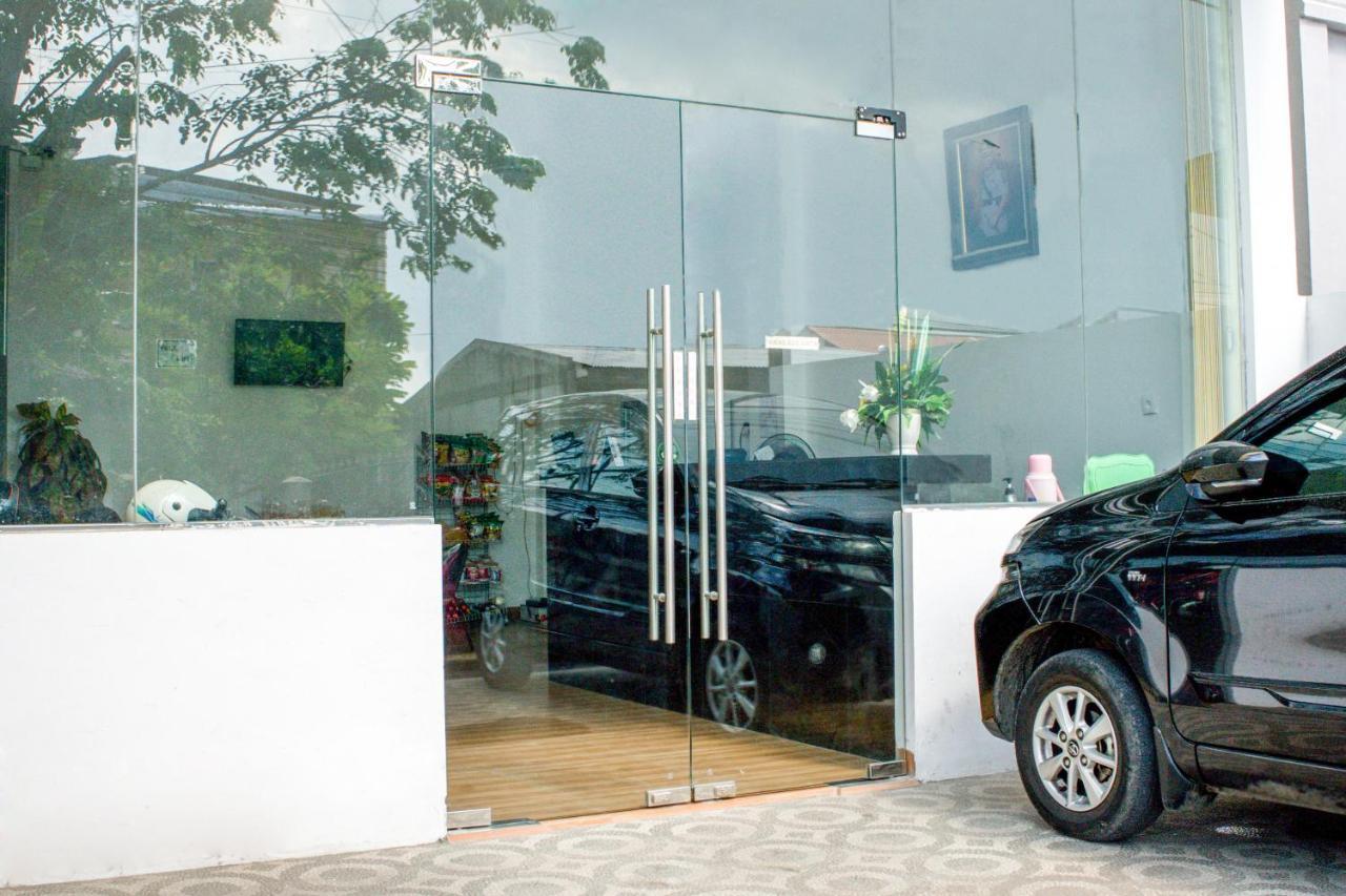 OYO 1183 Papakoel Hotel Medan Bagian luar foto