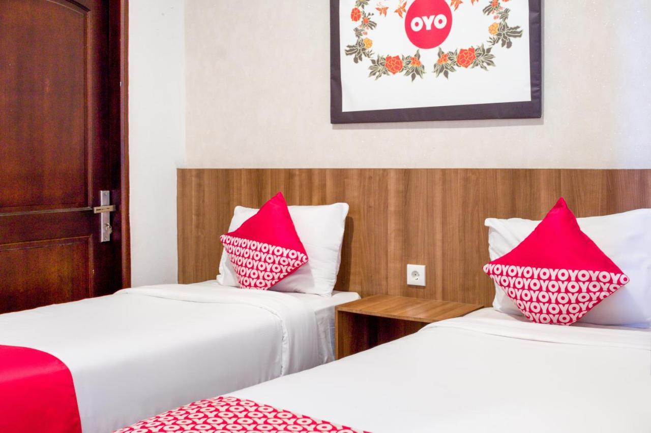 OYO 1183 Papakoel Hotel Medan Bagian luar foto
